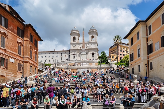 Travel photo of a big crowd gathered on the Spanish Steps